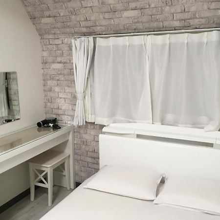 Hyu House Hotel Tokyo Exterior photo